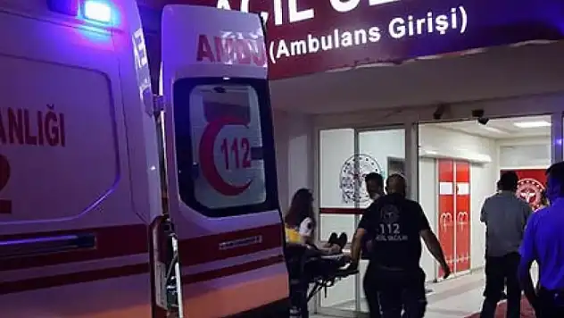 'Çöp atma' tartışması kılıç ve sopalı kavgaya dönüştü: 3 yaralı
