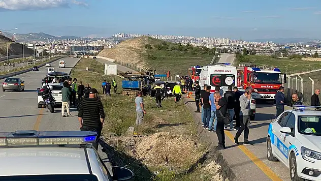 Sondaj aracına çarpan otomobildeki anne-oğul öldü