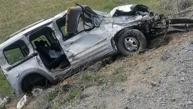 Şarampole devrilen hafif ticari aracın sürücüsü öldü