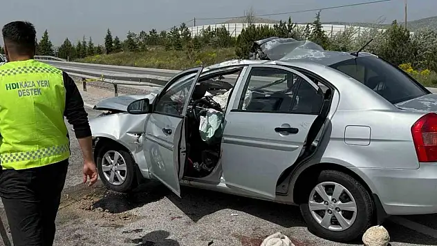 Otomobil tıra arkadan çarptı: 1 ölü, 4 yaralı