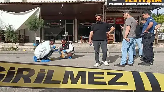 Kahvehane önünde uğradığı silahlı saldırıda öldü