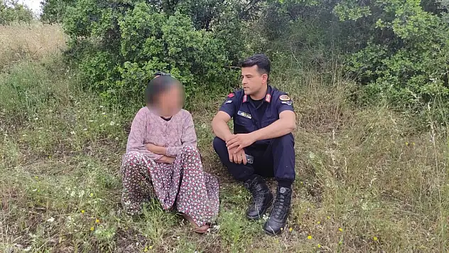 Kayıp kadın jandarma tarafından ormanda bulundu
