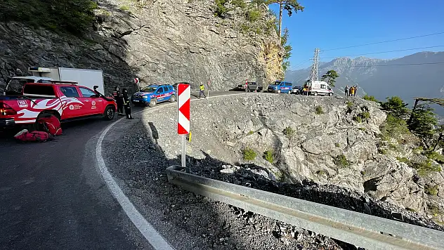 Otomobil uçuruma yuvarlandı: 1 ölü, 1 yaralı