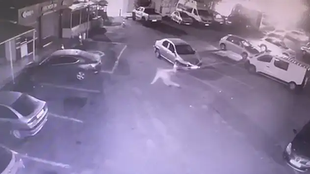 Rahatsızlanıp yere düştü, üzerinden otomobil geçip öldü