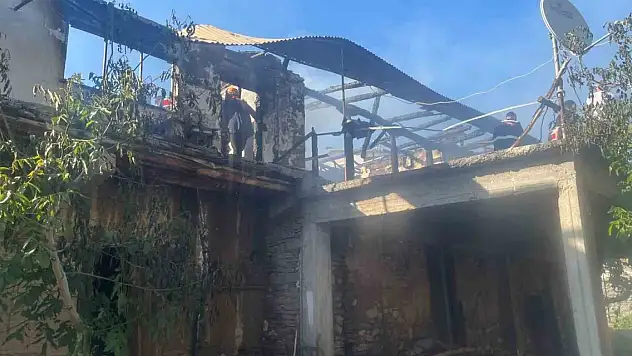 Evde çıkan yangında 92 yaşındaki adam hayatını kaybetti