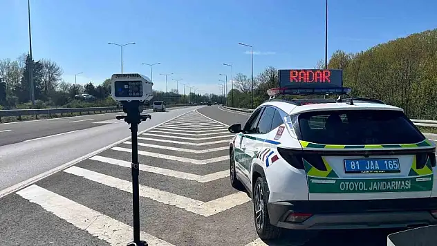 21'i alkolden 202 araç trafikten men edildi