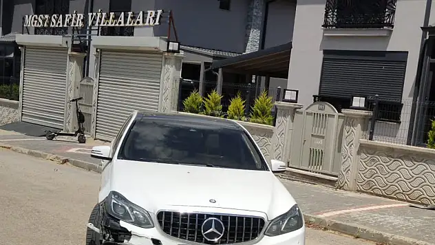 Otomobille çarpışan motosikletin sürücüsü yaralandı