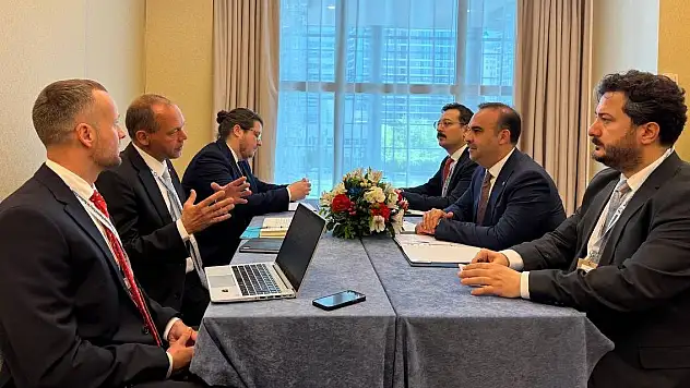 Bakan Kacır'dan Polonya'da diplomasi trafiği