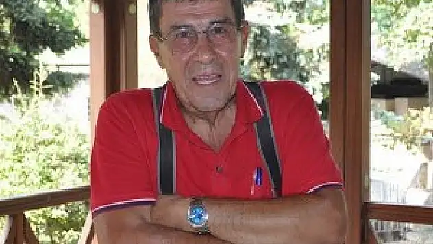 Zihni Göktay 55 yıldır tiyatroyla iç içe