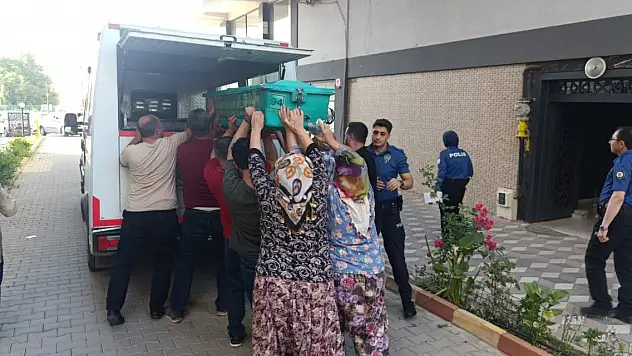 Emekli doktor evinde ölü bulundu