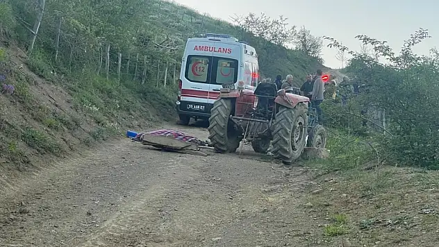 Traktör devrildi! Sürücüsü öldü