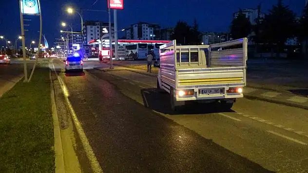 Trambüs ile kamyonet çarpıştı: 1 yaralı