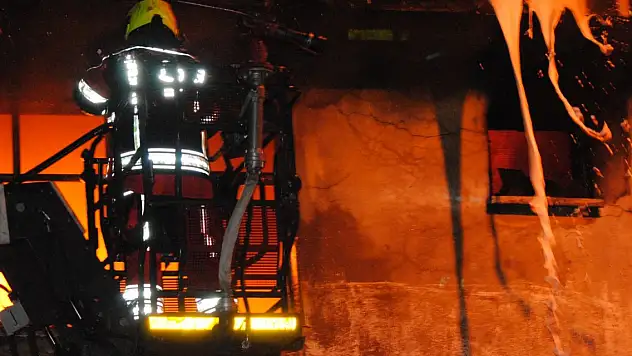 Metruk binada yangın: 1 kişi ve 1 köpek öldü