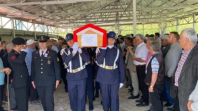 Girdiği derede boğulan astsubay, toprağa verildi