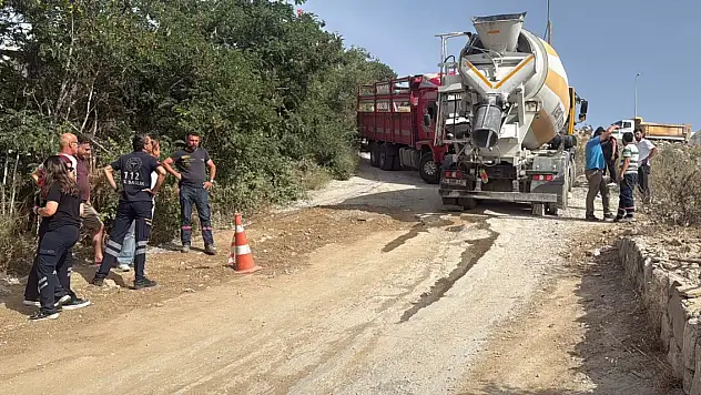 Beton mikseri ile kamyonun arasında sıkışan sürücü hayatını kaybetti