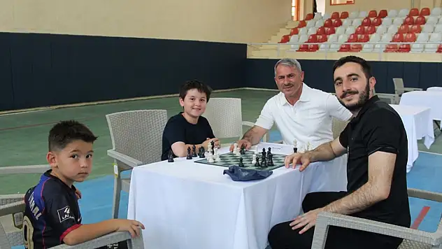 Yunak'ta ulusal satranç turnuvası yapıldı