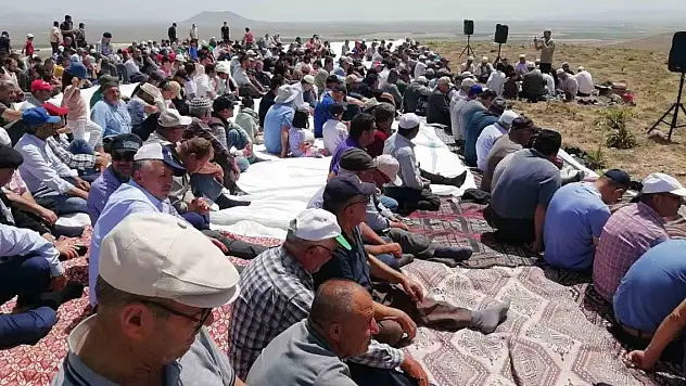 Konya Karapınar'da yağmur duasına çıkıldı