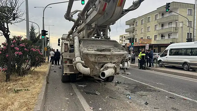 3 araç kazaya karıştı 11 yaralı