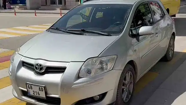 Çocuğu araçtan attı, aracı çalıp kaçtı