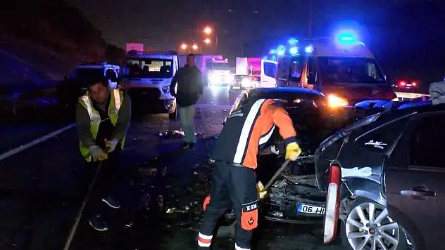 Beykoz TEM Otoyolu'nda zincirleme kaza: 7 yaralı