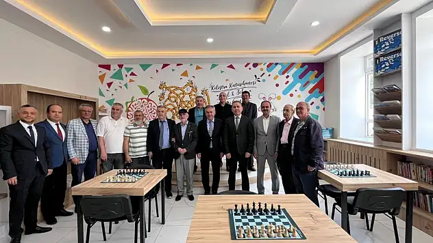 Konya'daki okula kütüphane ve akıl zekâ oyunları atölyesi açıldı