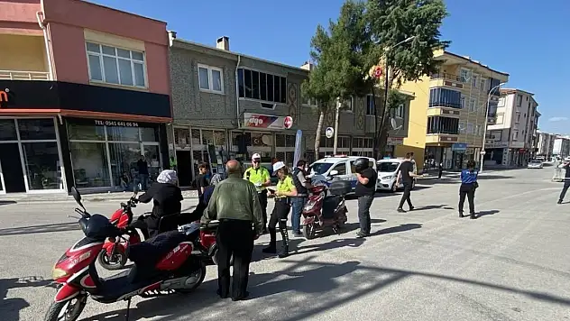 Konya'da trafik ekipleri yasalara uymayan motosiklet sürücülerine göz açtırmıyor