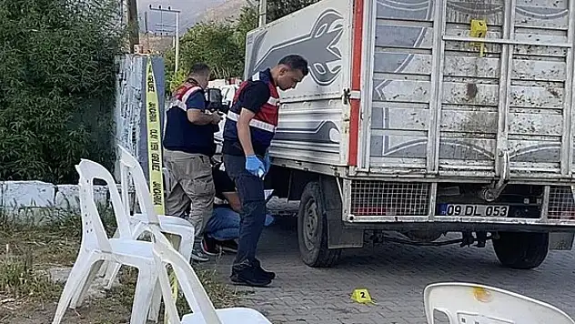 Akrabalarının nişanına giden 4 yaşındaki Enes, kamyonet kasasından düşerek öldü