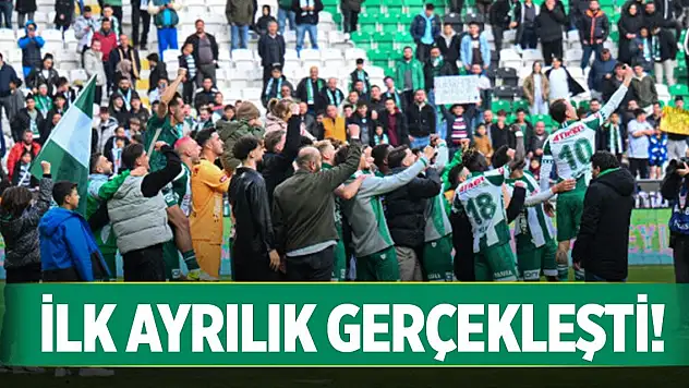Konyasporlu futbolcu arkadaşlarıyla vedalaşıp ayrıldı!