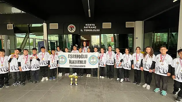 Eşrefoğlu İlkokulundan satrançta çifte başarı