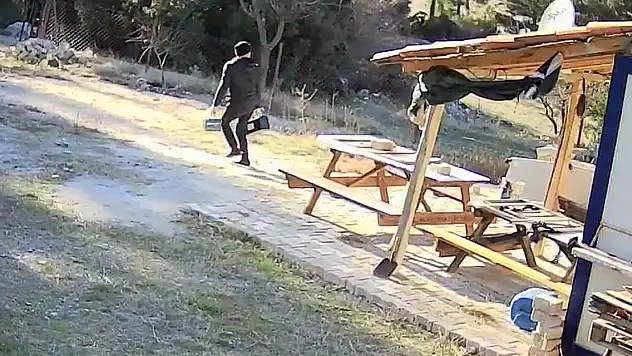 Pes dedirtti! Fabrikaya işçi gibi gidip, 140 kez hırsızlık yaptı