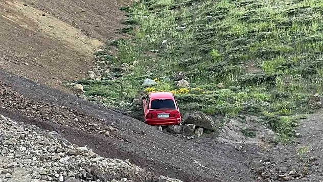 Otomobil şarampole yuvarlandı: 2'si çocuk 7 yaralı