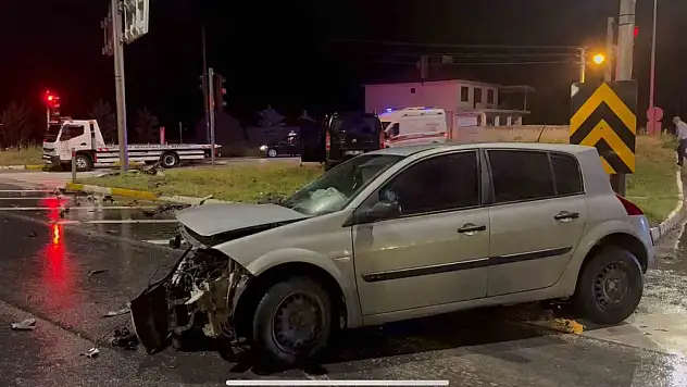 İki otomobilin çarpıştığı kazada 6 kişi yaralandı