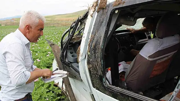Minibüs tarlaya uçtu: 1 ölü, 4 yaralı
