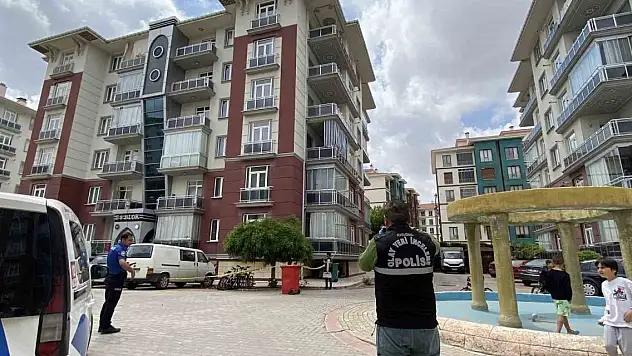 Konya'da 2 yaşındaki çocuğun düşme anı kamerada