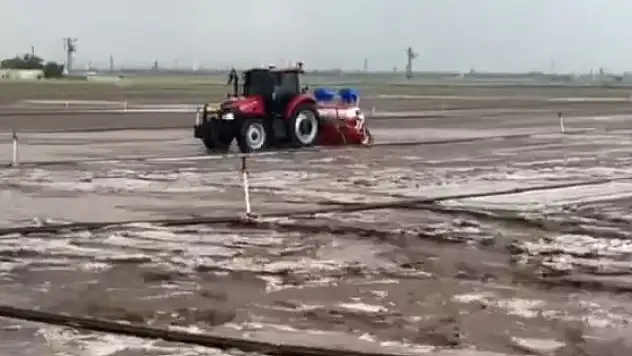 Dolu, ekili alanlara zarar verdi