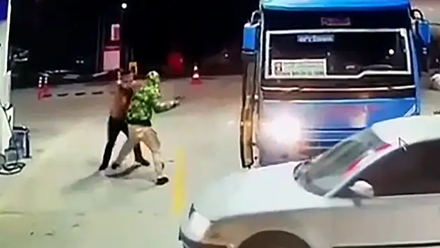 Otobüslere taş, sopa ve tabancayla saldırdılar