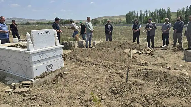 Muhtarlık seçiminden kalan husumet: Baba ve oğul toprağa verildi