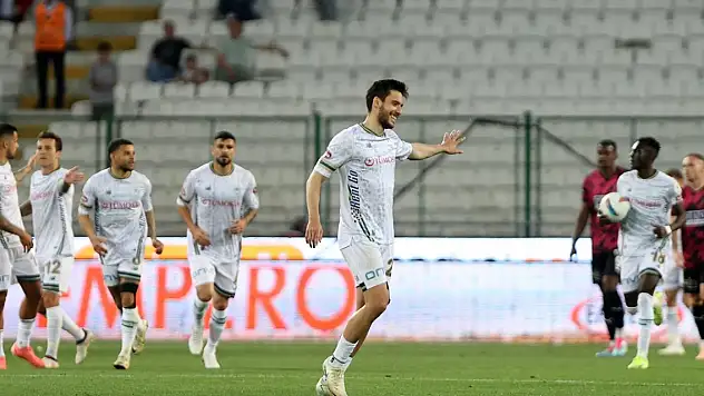 Kartlar sıfırlandı, Konyaspor'da 1 oyuncu kaldı!