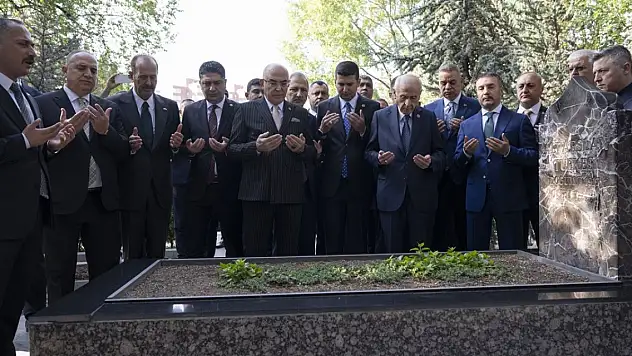 Bahçeli, Alparslan Türkeş'in kabrini ziyaret etti, önemli mesajlar verdi