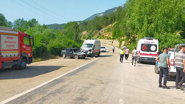 Ambulansla çarpışan otomobildeki 1 kişi öldü, 1 kişi yaralandı