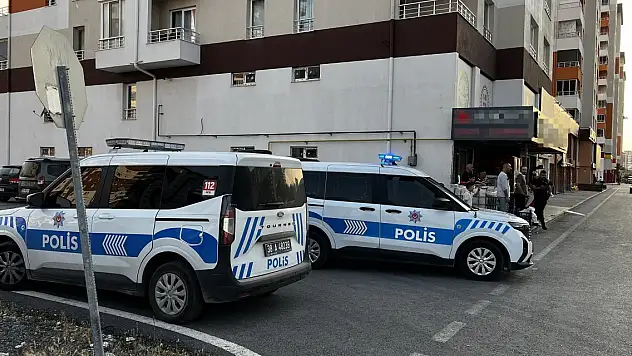 Elini kıyma makinesine kaptıran kasap yaralandı