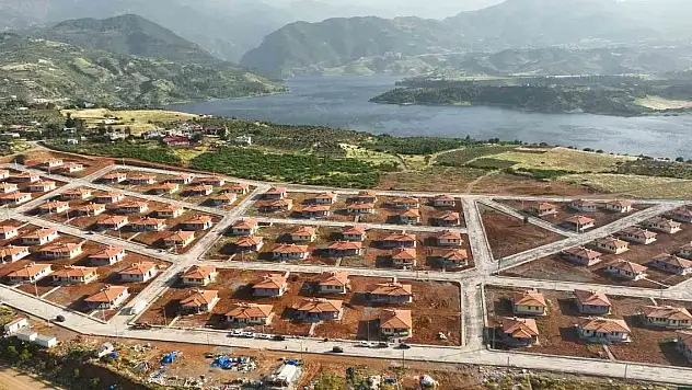 Kahramanmaraş'ın göl manzaralı köy evleri tamamlandı
