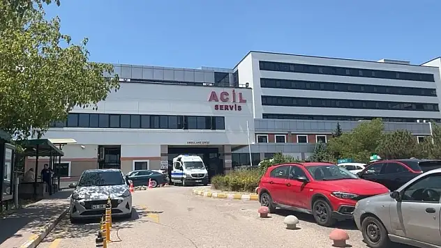 Kıyma makinesine elini kaptırdı