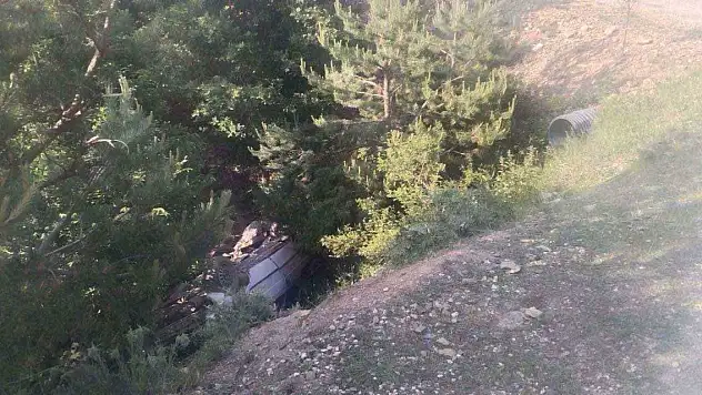 Virajı alamayan otomobil şarampole yuvarlandı: 3 yaralı