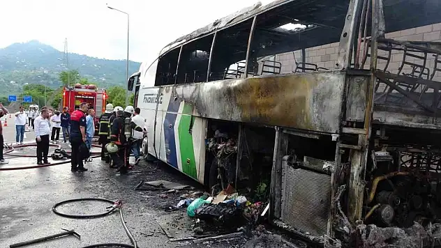 Yolcu otobüsü alev alev yandı