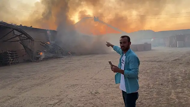 Tuğla fabrikasındaki yangında dumanlar gökyüzünü kapladı