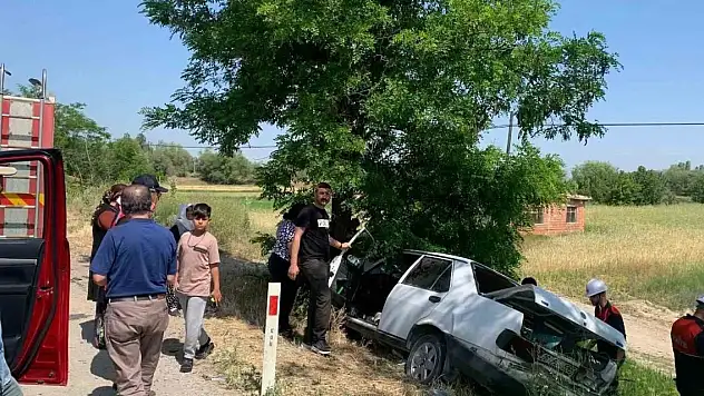 Afyonkarahisar-Konya kara yolu üzerinde otomobiller çarpıştı: 6 kişi yaralandı