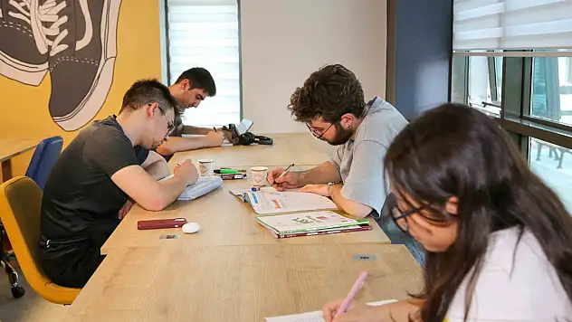 Meram'da kütüphaneler öğrencilerle dolup taşıyor