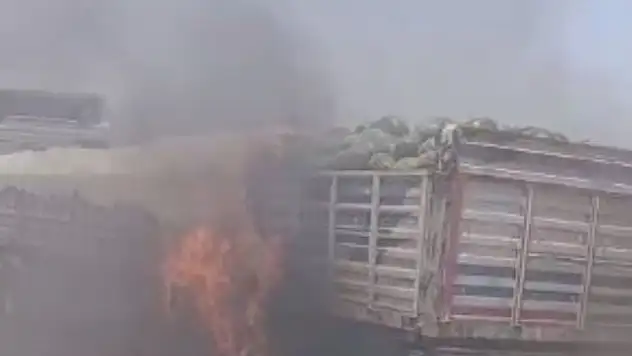Konya'da karpuz yüklü tırda yangın