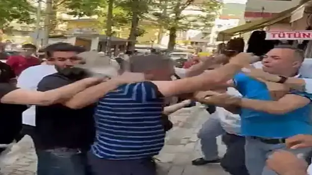 Sokakta çıkan tartışma kavgaya dönüştü